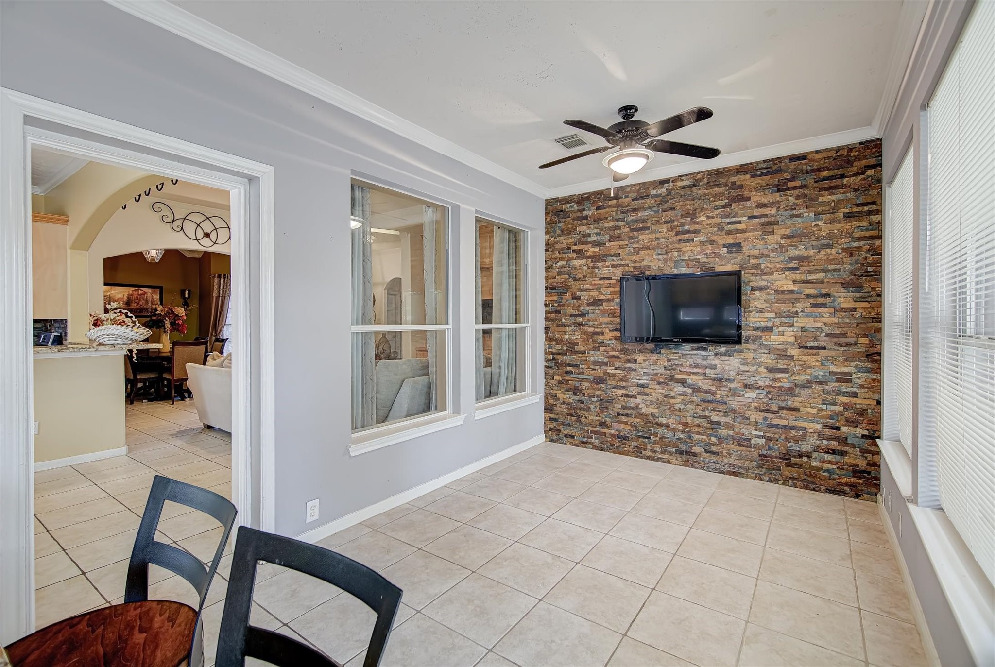 4207 Joshua Circle Houston, TX 77014 - Photo 16 of 41 Bar/wine room