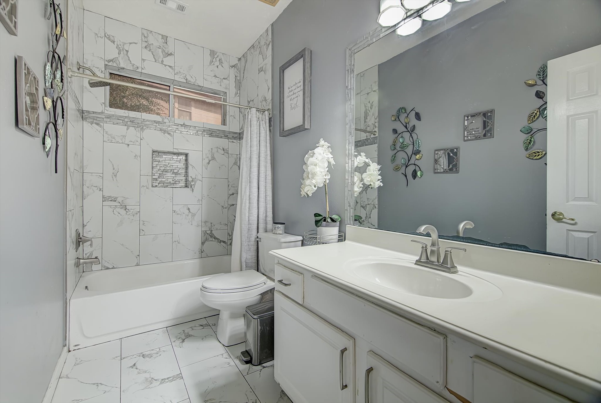 4207 Joshua Circle Houston, TX 77014 - Photo 22 of 41 Bathroom