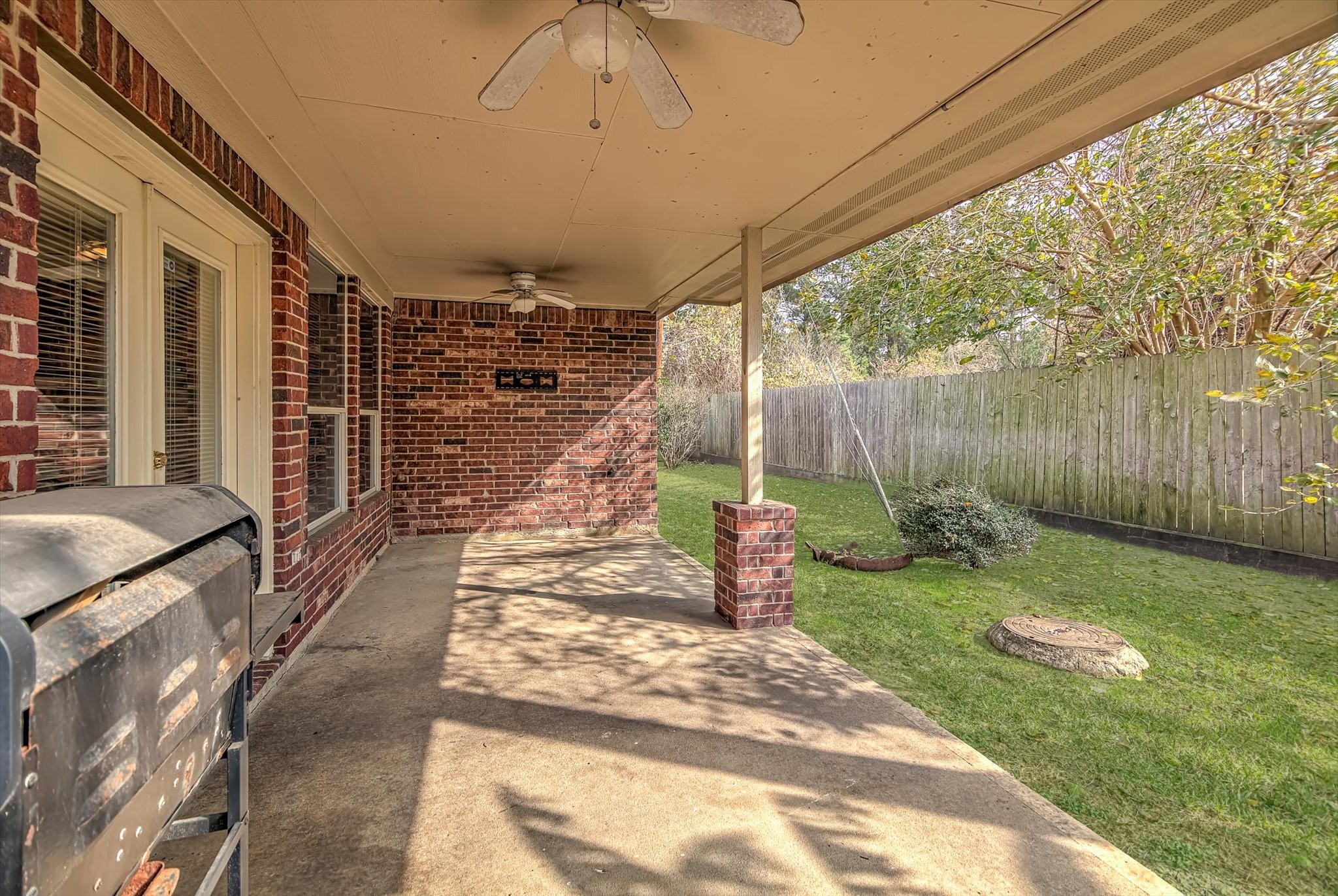 4207 Joshua Circle Houston, TX 77014 - Photo 34 of 41 Covered patio