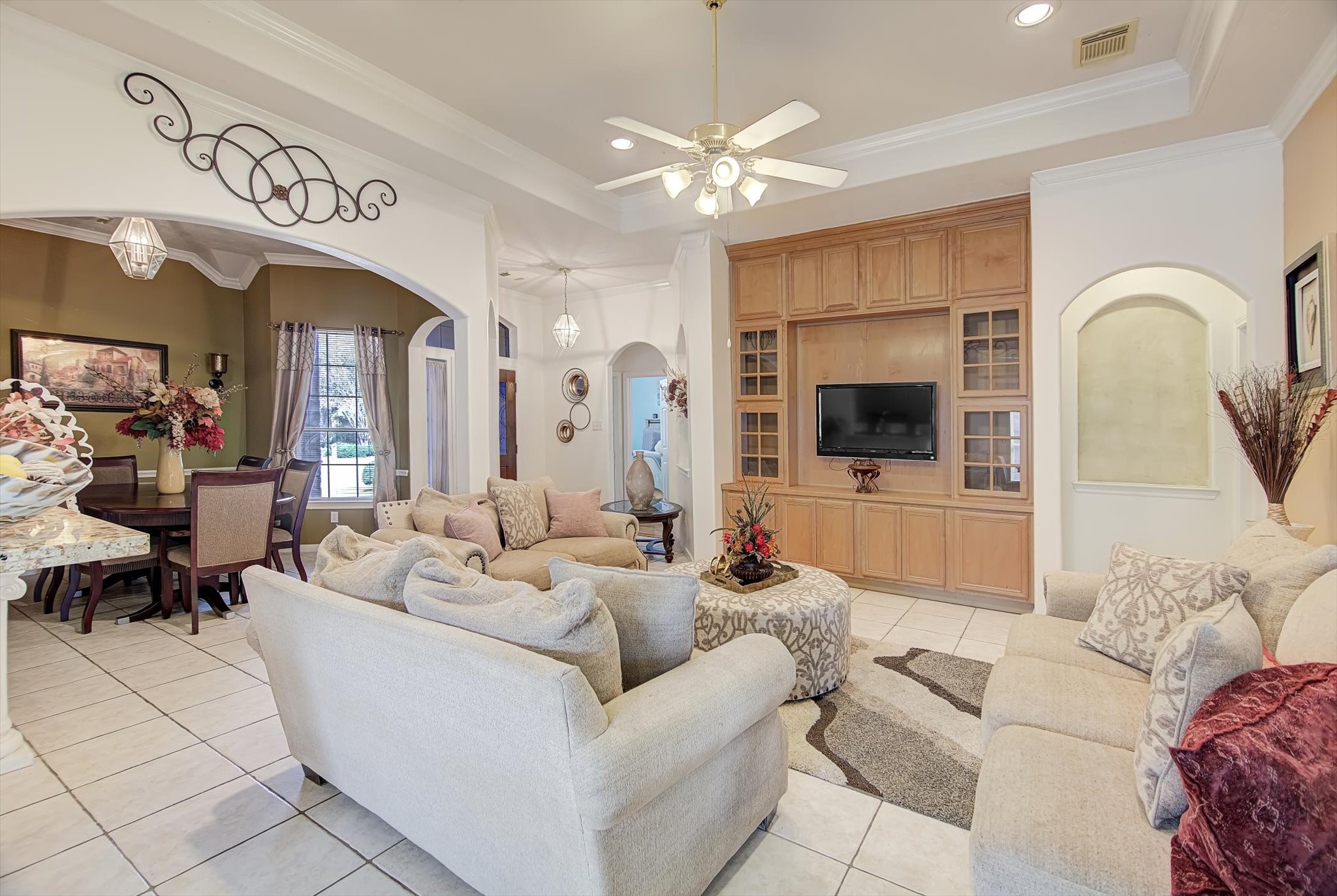 4207 Joshua Circle Houston, TX 77014 - Photo 6 of 41 Living Room