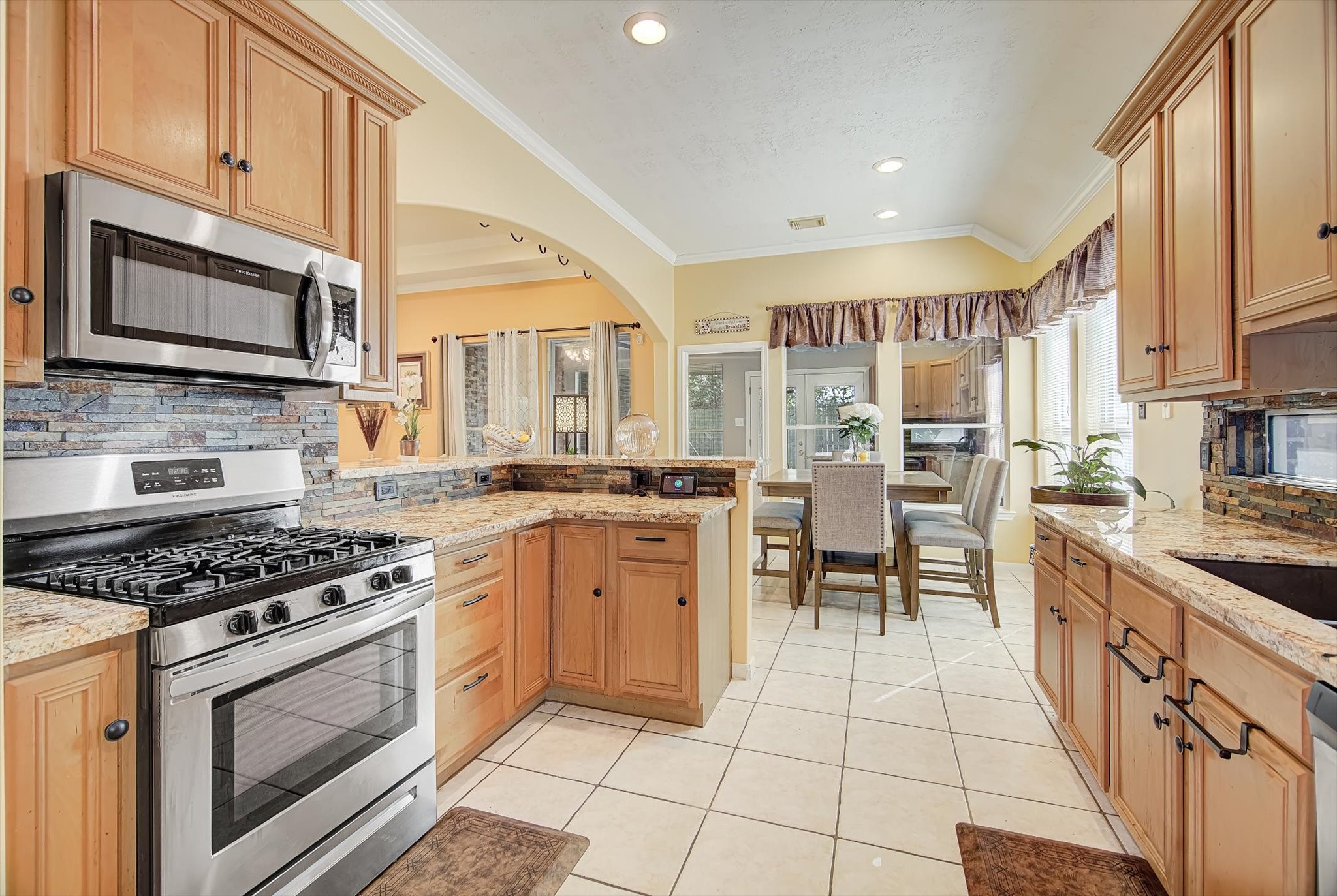 4207 Joshua Circle Houston, TX 77014 - Photo 10 of 41 Kitchen