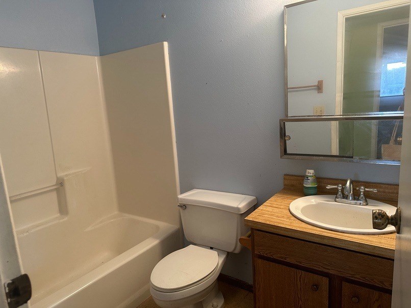 4914 D Hekili Road Kapaa, HI 96746 - Photo 16 of 17 a bathroom with a sink a toilet and shower