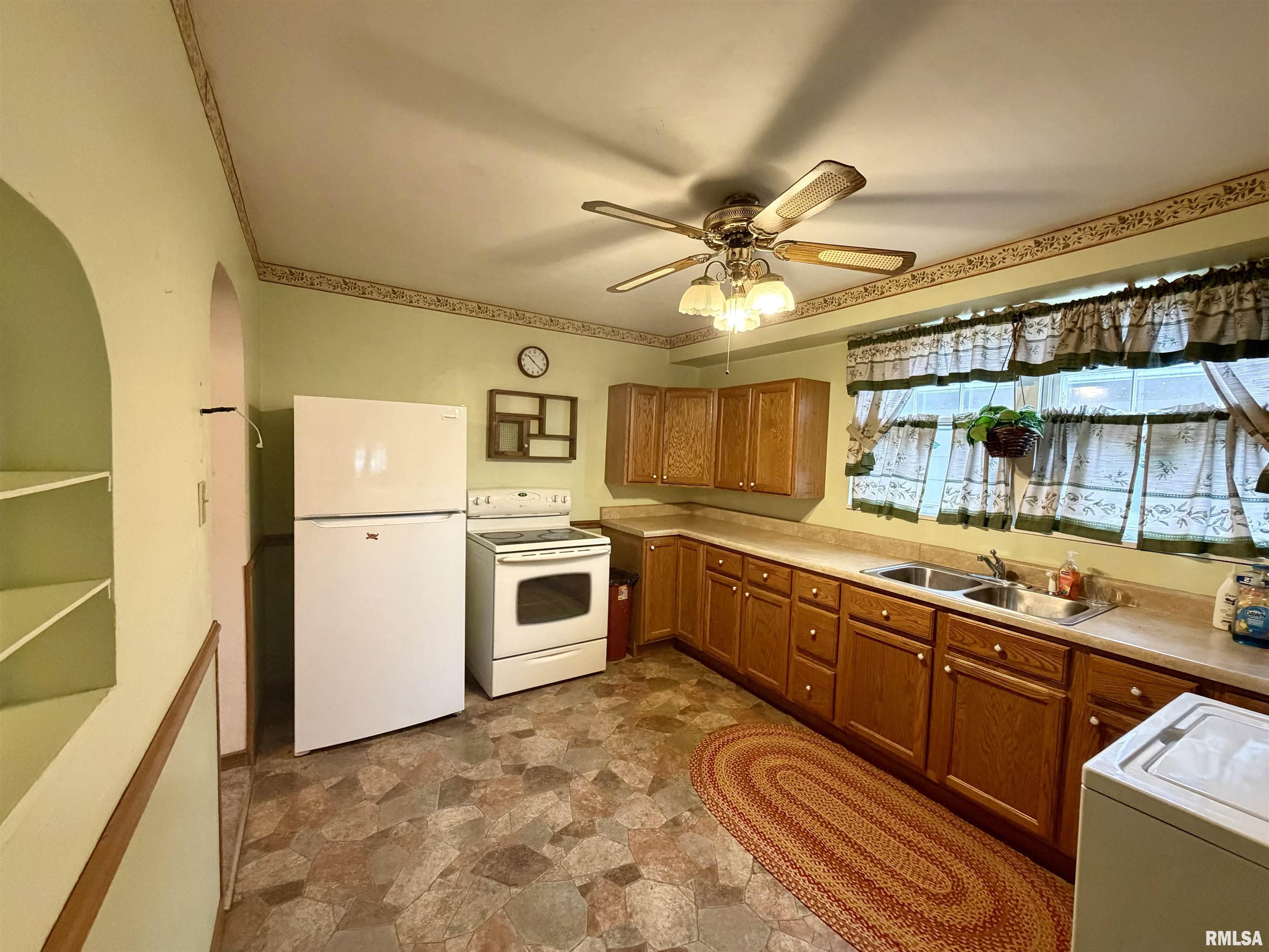 935 East McCord Street Centralia, IL 62801 - Photo 3 of 8