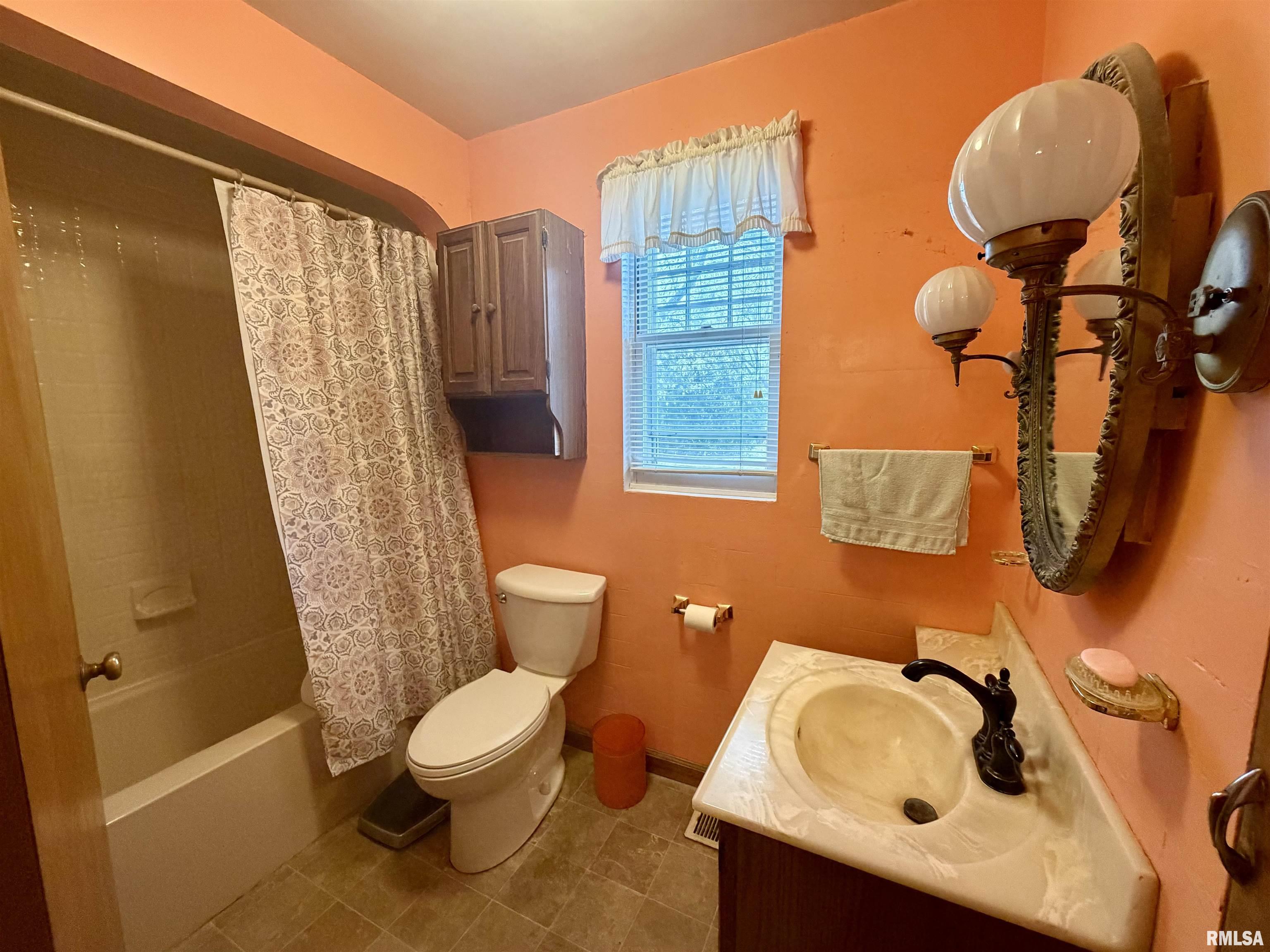 935 East McCord Street Centralia, IL 62801 - Photo 5 of 8