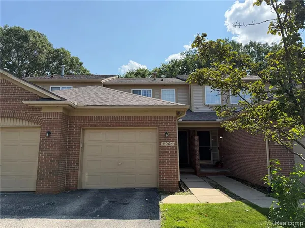$199,900 | 9066 Newport Way, Unit 11, Livonia, MI 48150