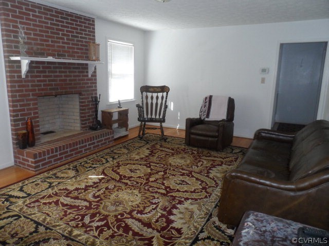 1272 Tuggle Road Farmville, VA 23901 - Photo 6 of 17 a living room with furniture