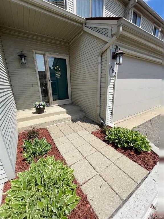 680 Highgate Mews, Unit 73 Rochester Hills, MI 48307 - Photo 2 of 43