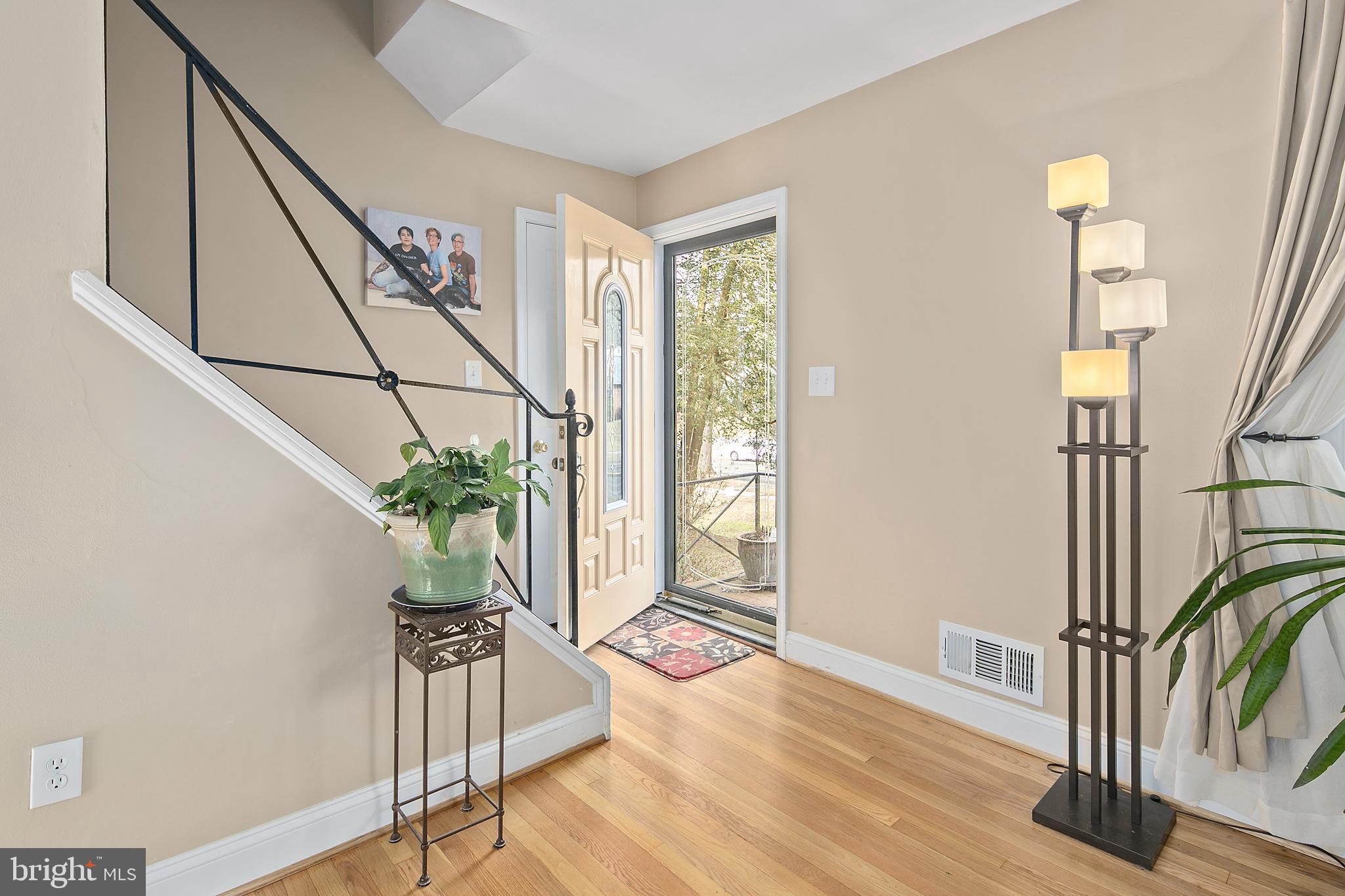 12912 Dean Road Silver Spring, MD 20906 - Photo 4 of 30 Foyer