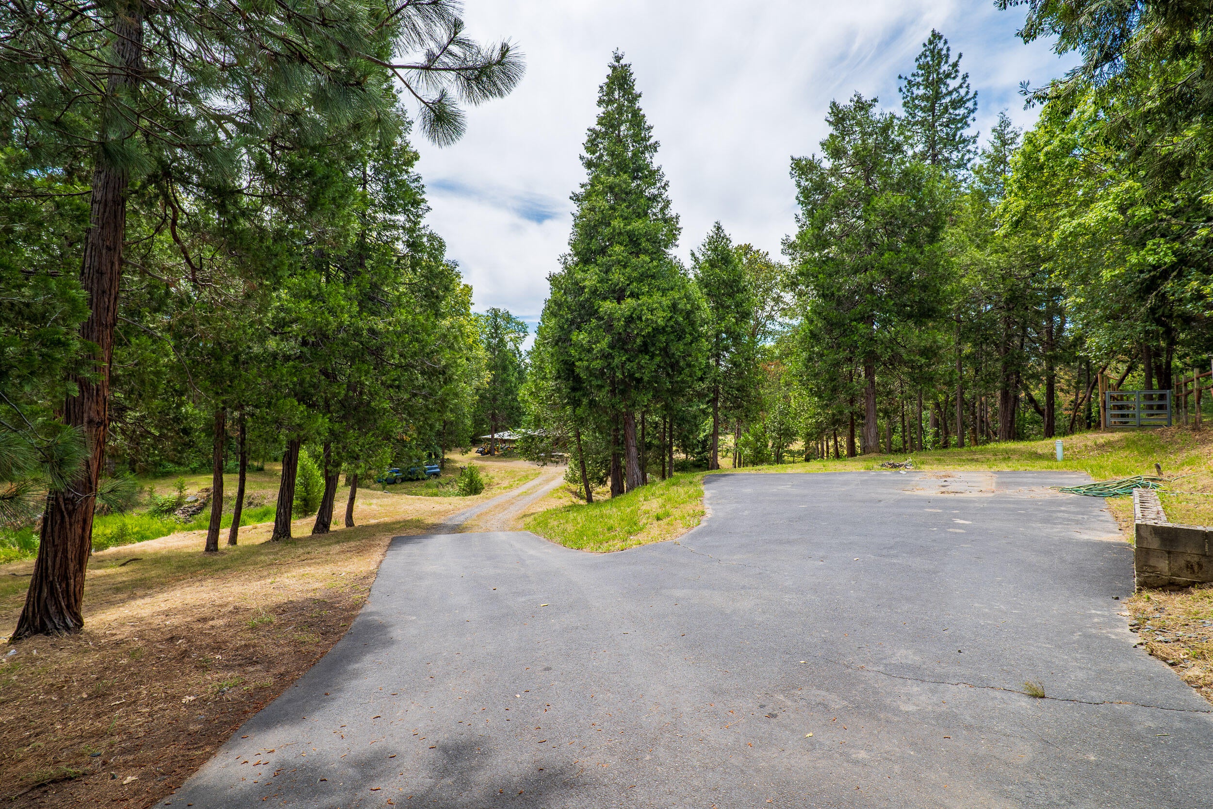 6801 Tunnel Loop Road Grants Pass, OR 97526 - Photo 35 of 40 RV PARKING AND HOOKUPS