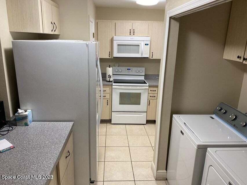 200 Spring Drive, Unit 1 Merritt Island, FL 32953 - Photo 5 of 15 Kitchen
