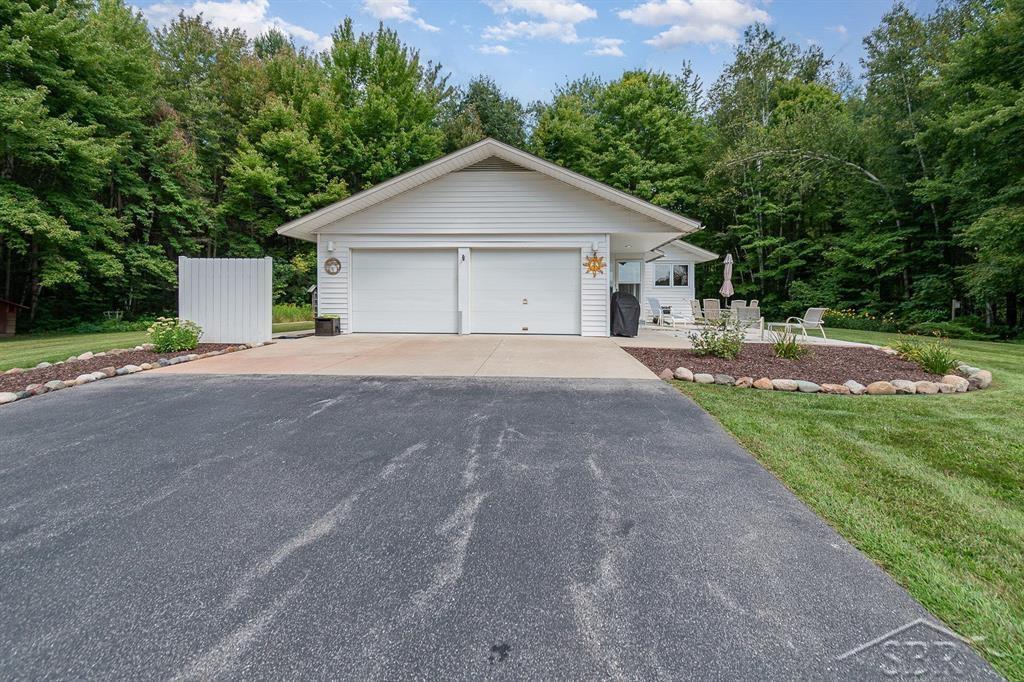 3416 North Sturgeon Road Midland, MI 48642 - Photo 6 of 32 50153457-9ed86f35-8bd6-4199-b9a3-a60483741081.JPG
