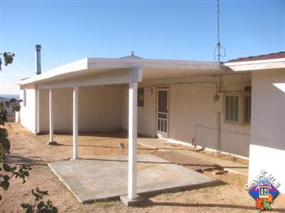 8433 Aspen Road Apple Valley, CA 92308 - Photo 2 of 5 a front view of a house