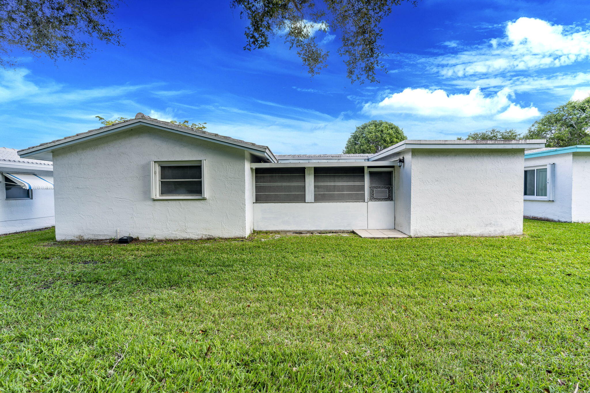 1141 Northwest 90th Way Plantation, FL 33322 - Photo 7 of 75 a backyard of a house with lots of green space