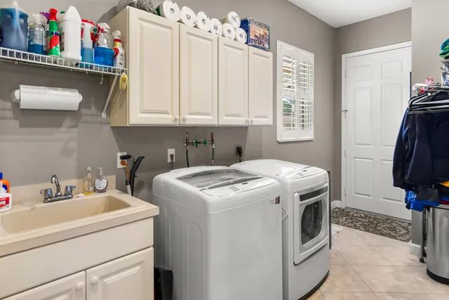 a view of a tennis court