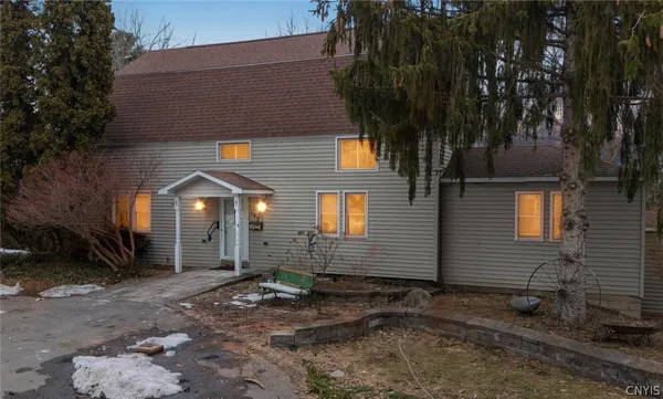 $375,000 | 102 Meyers Road, Salina, NY 13088