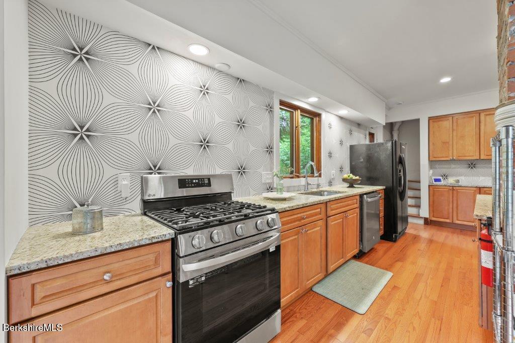 136 Pomeroy Avenue Pittsfield, MA 01201 - Photo 12 of 37 180 Kitchen