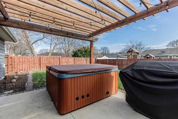 $299,900 | 102 Raven Court, Morris, IL 60450