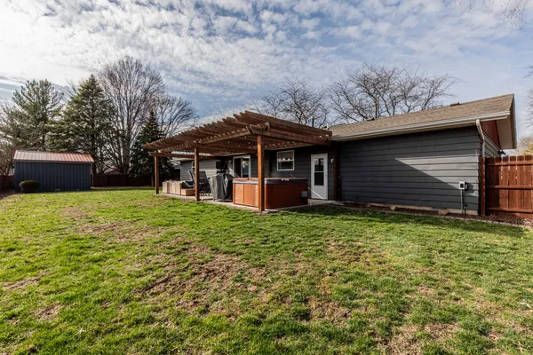 $299,900 | 102 Raven Court, Morris, IL 60450