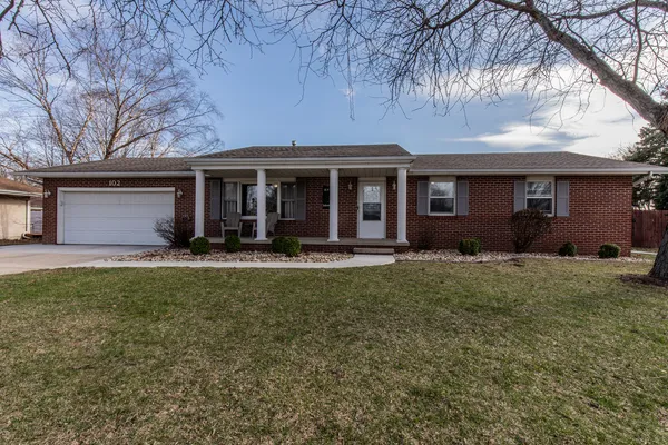 $299,900 | 102 Raven Court, Morris, IL 60450