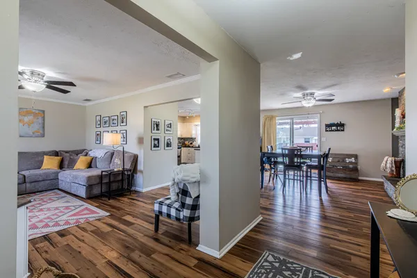 $299,900 | 102 Raven Court, Morris, IL 60450