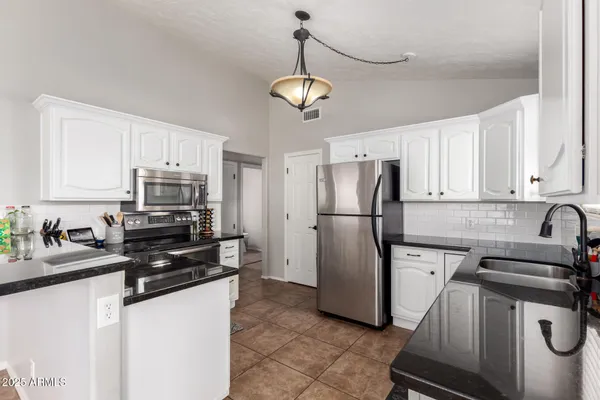 $499,990 | 3302 East Hiddenview Drive, Phoenix, AZ 85048