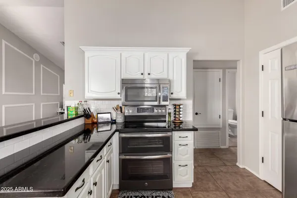 $499,990 | 3302 East Hiddenview Drive, Phoenix, AZ 85048