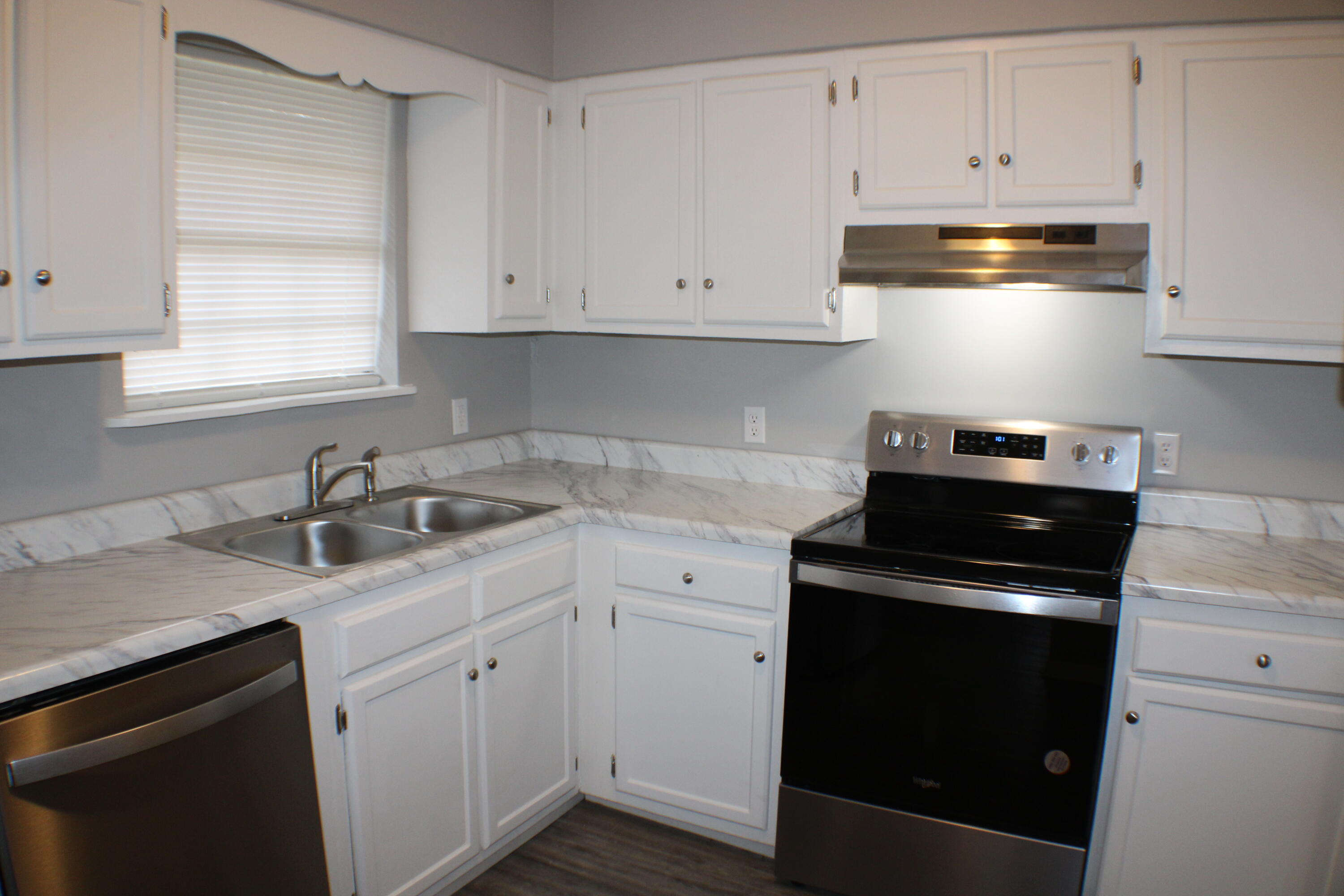 114 East Rochester Avenue Middlesboro, KY 40965 - Photo 12 of 14 IMG_2208