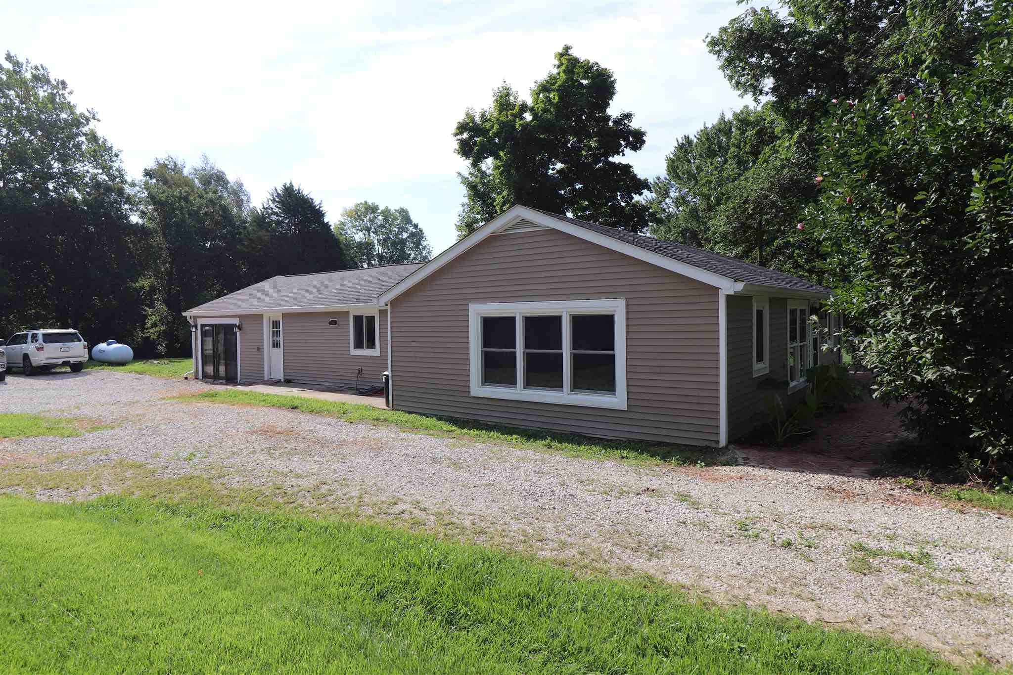 2960 North Thomas Road Bloomington, IN 47404 - Photo 5 of 36
