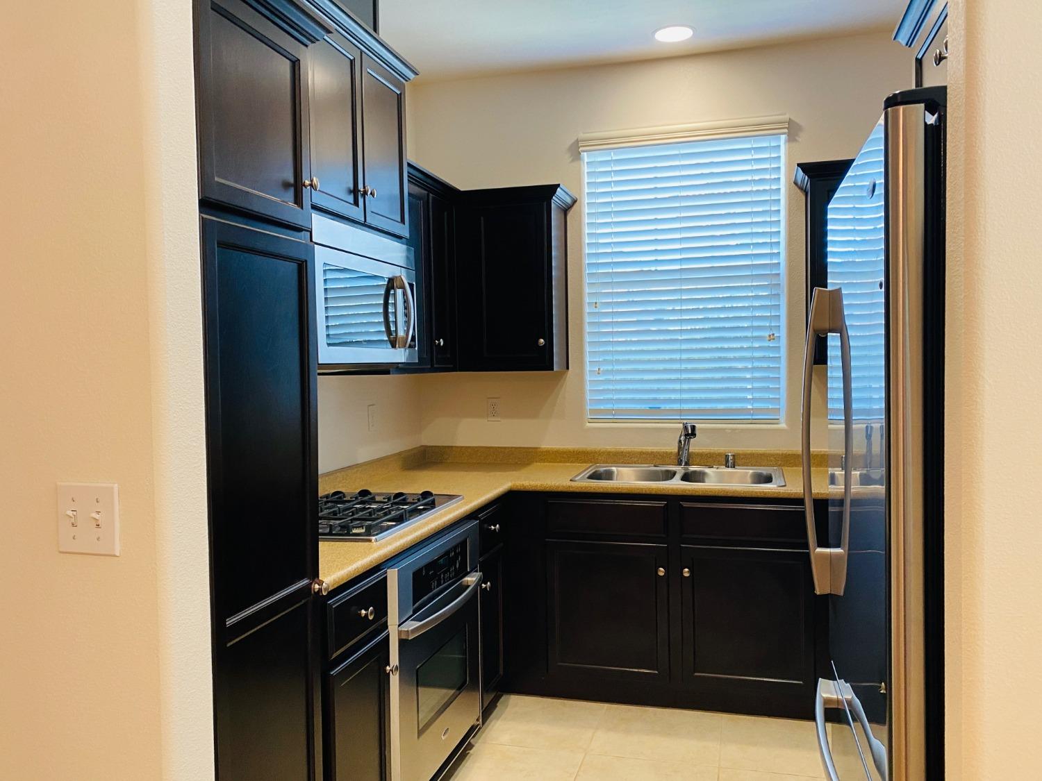 1507 North Strada Way Clovis, CA 93619 - Photo 13 of 32