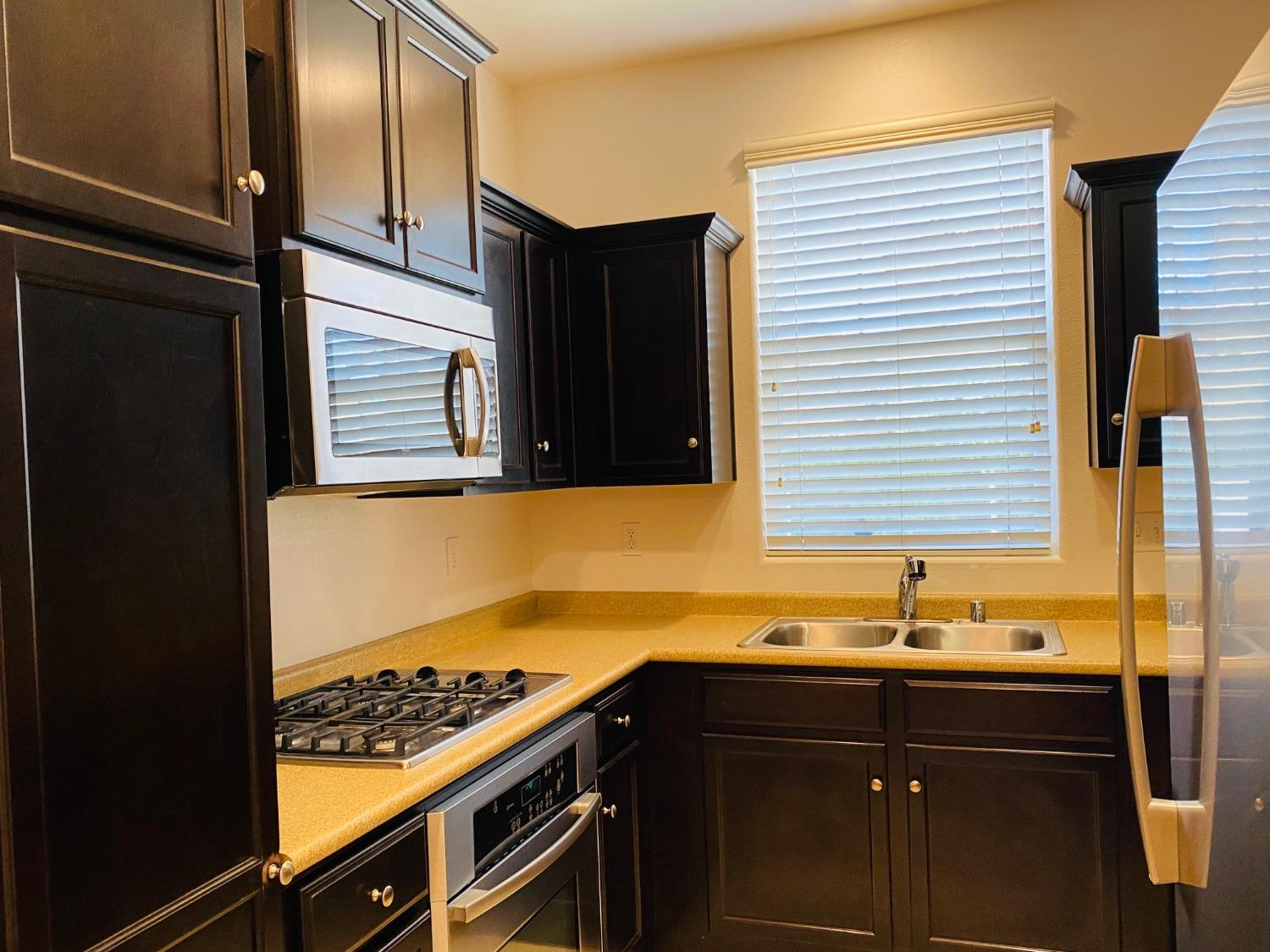 1507 North Strada Way Clovis, CA 93619 - Photo 14 of 32