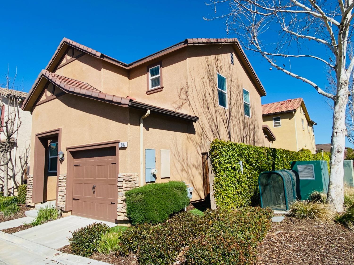 1507 North Strada Way Clovis, CA 93619 - Photo 2 of 32