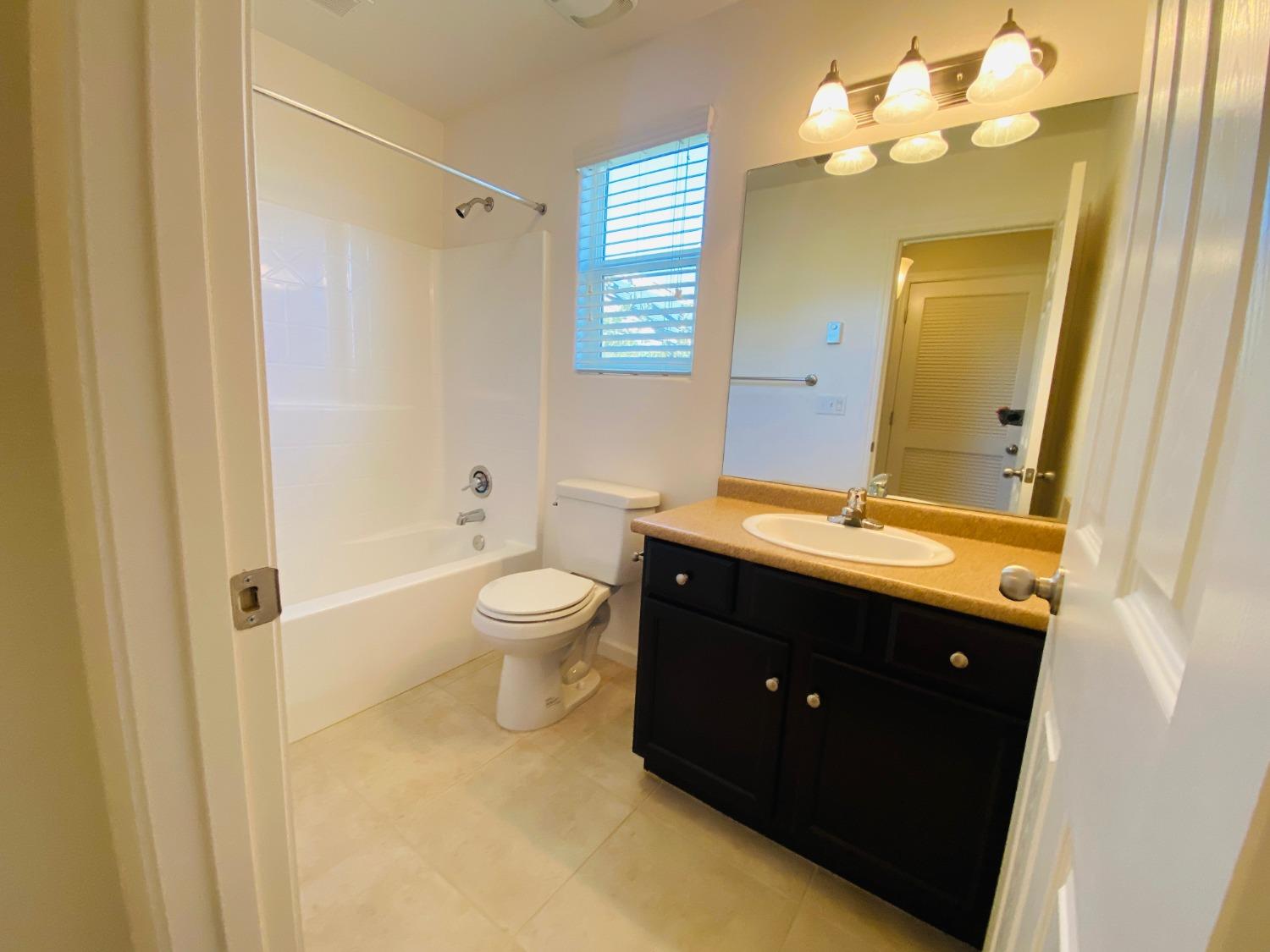 1507 North Strada Way Clovis, CA 93619 - Photo 21 of 32