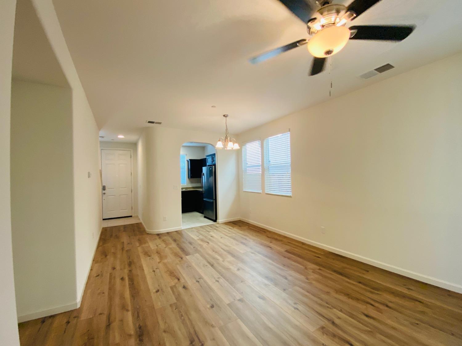 1507 North Strada Way Clovis, CA 93619 - Photo 10 of 32