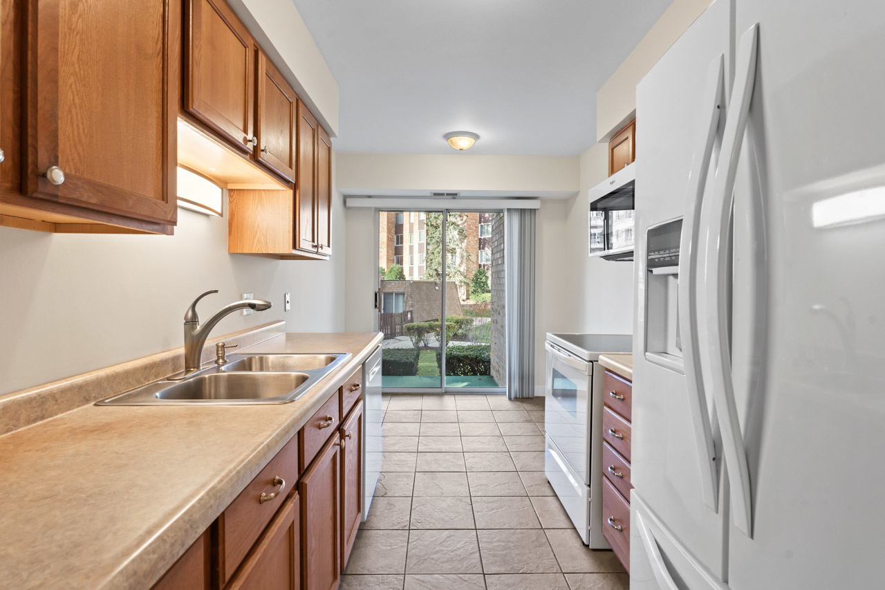 502 West Huntington Commons Road, Unit 137 Mount Prospect, IL 60056 - Photo 11 of 29 Gallery Image 11