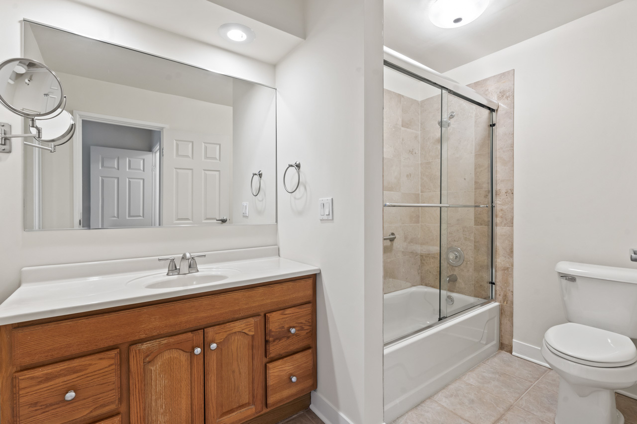 502 West Huntington Commons Road, Unit 137 Mount Prospect, IL 60056 - Photo 16 of 29 Gallery Image 16