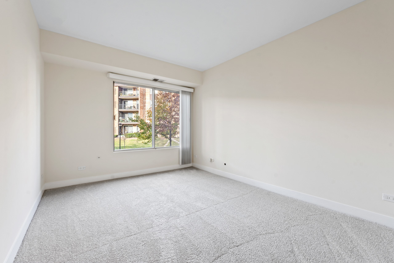 502 West Huntington Commons Road, Unit 137 Mount Prospect, IL 60056 - Photo 17 of 29 Gallery Image 17