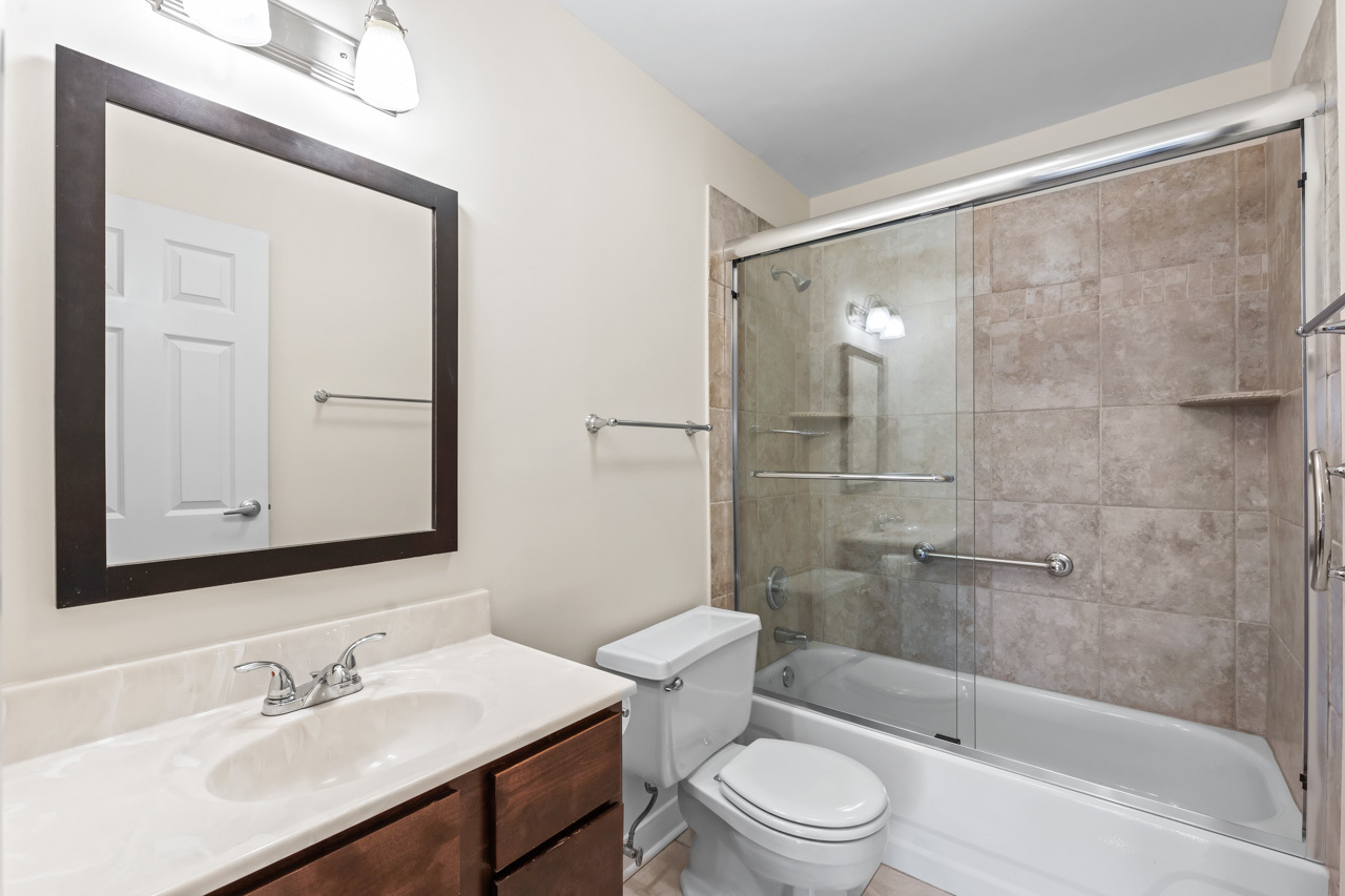 502 West Huntington Commons Road, Unit 137 Mount Prospect, IL 60056 - Photo 19 of 29 Gallery Image 19