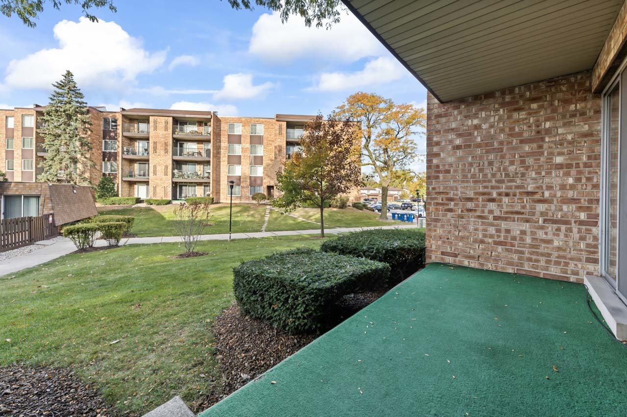 502 West Huntington Commons Road, Unit 137 Mount Prospect, IL 60056 - Photo 20 of 29 Gallery Image 20