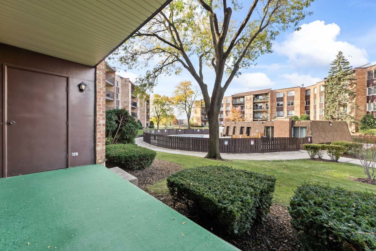 502 West Huntington Commons Road, Unit 137 Mount Prospect, IL 60056 - Photo 21 of 29 Gallery Image 21