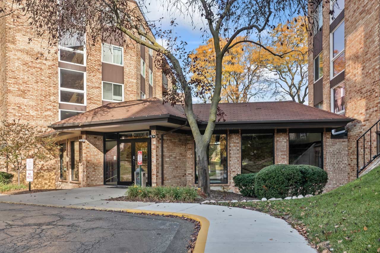 502 West Huntington Commons Road, Unit 137 Mount Prospect, IL 60056 - Photo 3 of 29 Gallery Image 3