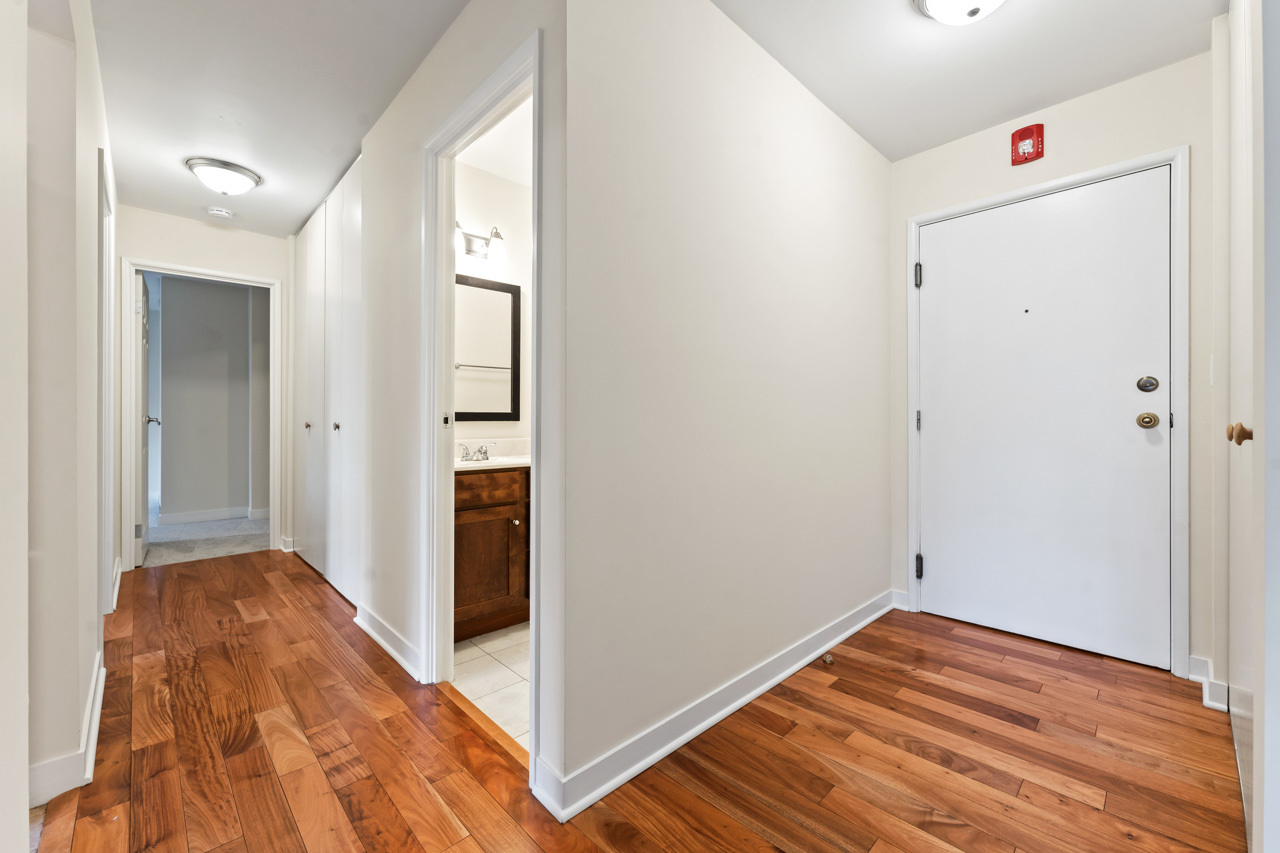 502 West Huntington Commons Road, Unit 137 Mount Prospect, IL 60056 - Photo 5 of 29 Gallery Image 5