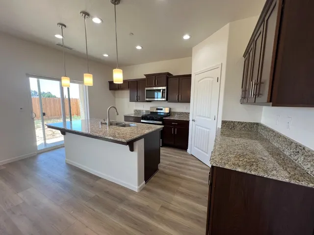 $431,750 | 1484 Concord Way, Dinuba, CA 93618