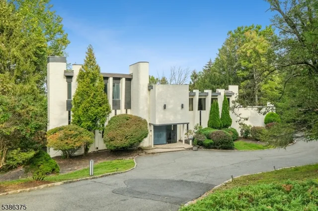 $1,985,000 | 8 Vanderbilt Drive, Livingston, NJ 07039