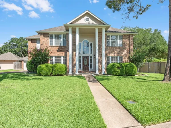 $2,700 | 1227 Lake Estates Court, Sugar Land, TX 77498
