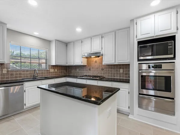 $2,700 | 1227 Lake Estates Court, Sugar Land, TX 77498