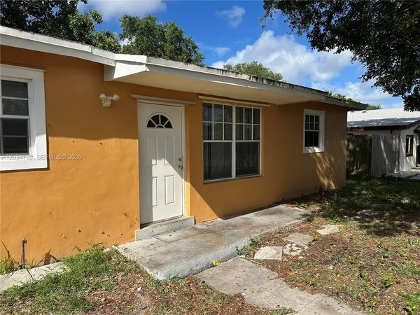 $2,700 | 4141 Southwest 32nd Drive, West Park, FL 33023