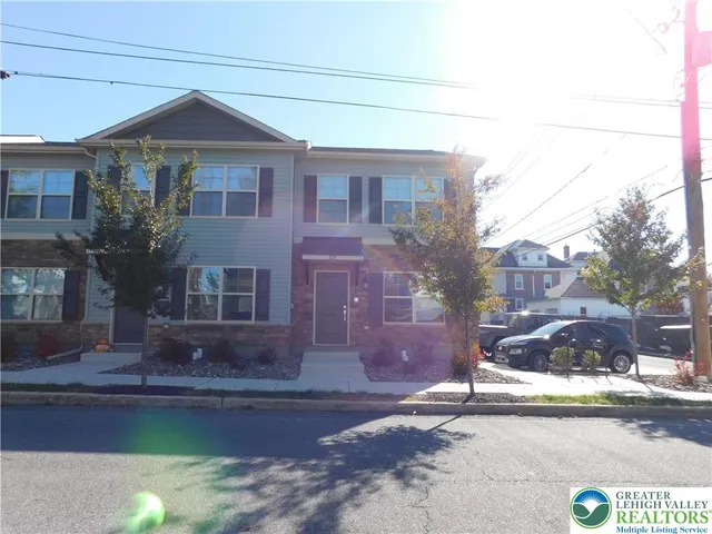 $2,300 | 324 East Frankford Street, Bethlehem, PA 18018