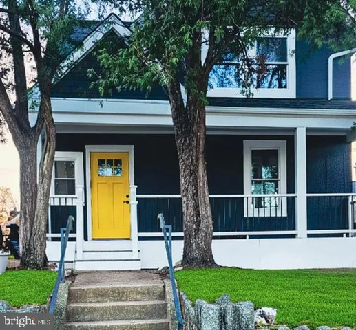 $899,999 | 907 Lawrence Street Northeast, Washington, DC 20017