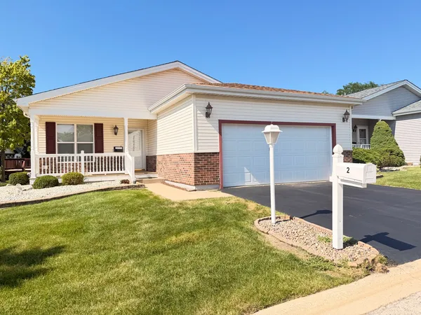 $245,000 | 2 Suffolk Way, Grayslake, IL 60030