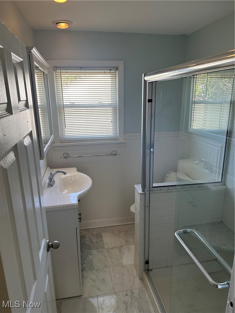 5452 Woodside Road Mentor, OH 44060 - Photo 19 of 19 Upstairs Bathroom